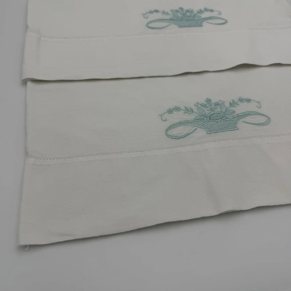 Set of 2 Embroidered Blue Flower Basket White Pillow Cases Covers Bedroom Vtg